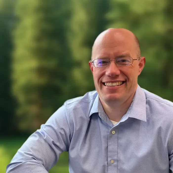 Thomas Dodge Headshot